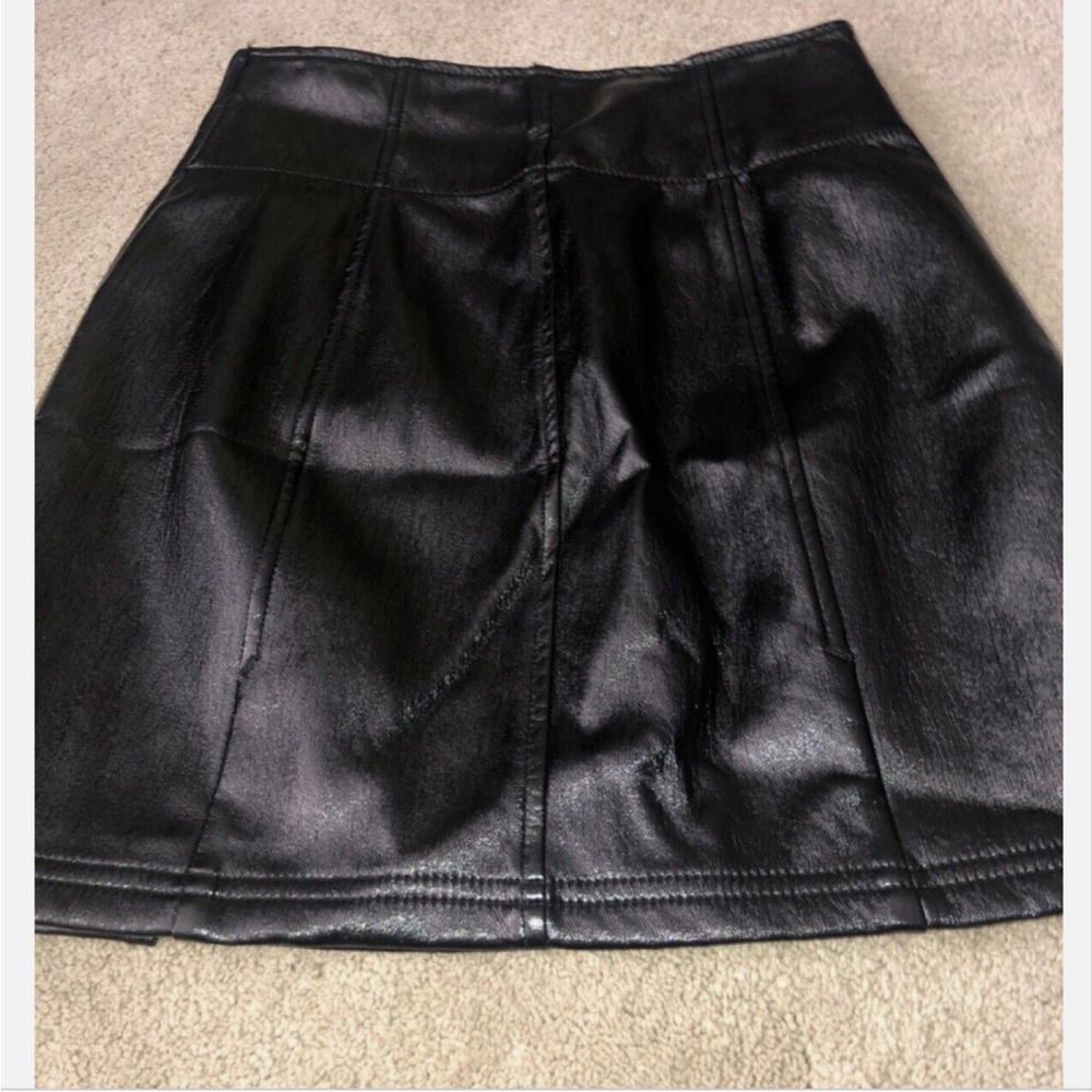 Free People Mini Skirt Black Shiny Coated Denim Size 8 Holding Onto‎ A Dream - Picture 11 of 12
